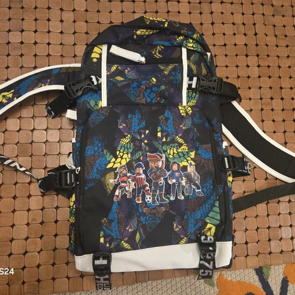 Roblox Kids Backpack with USB Charging Port - Black and Blue - Picture 6 of 6